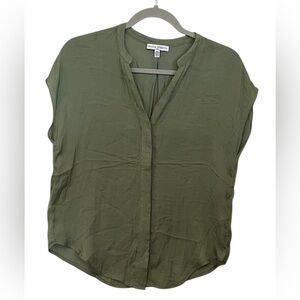 Maison de Amelie Green Sleeveless Button Up Blouse Size XS